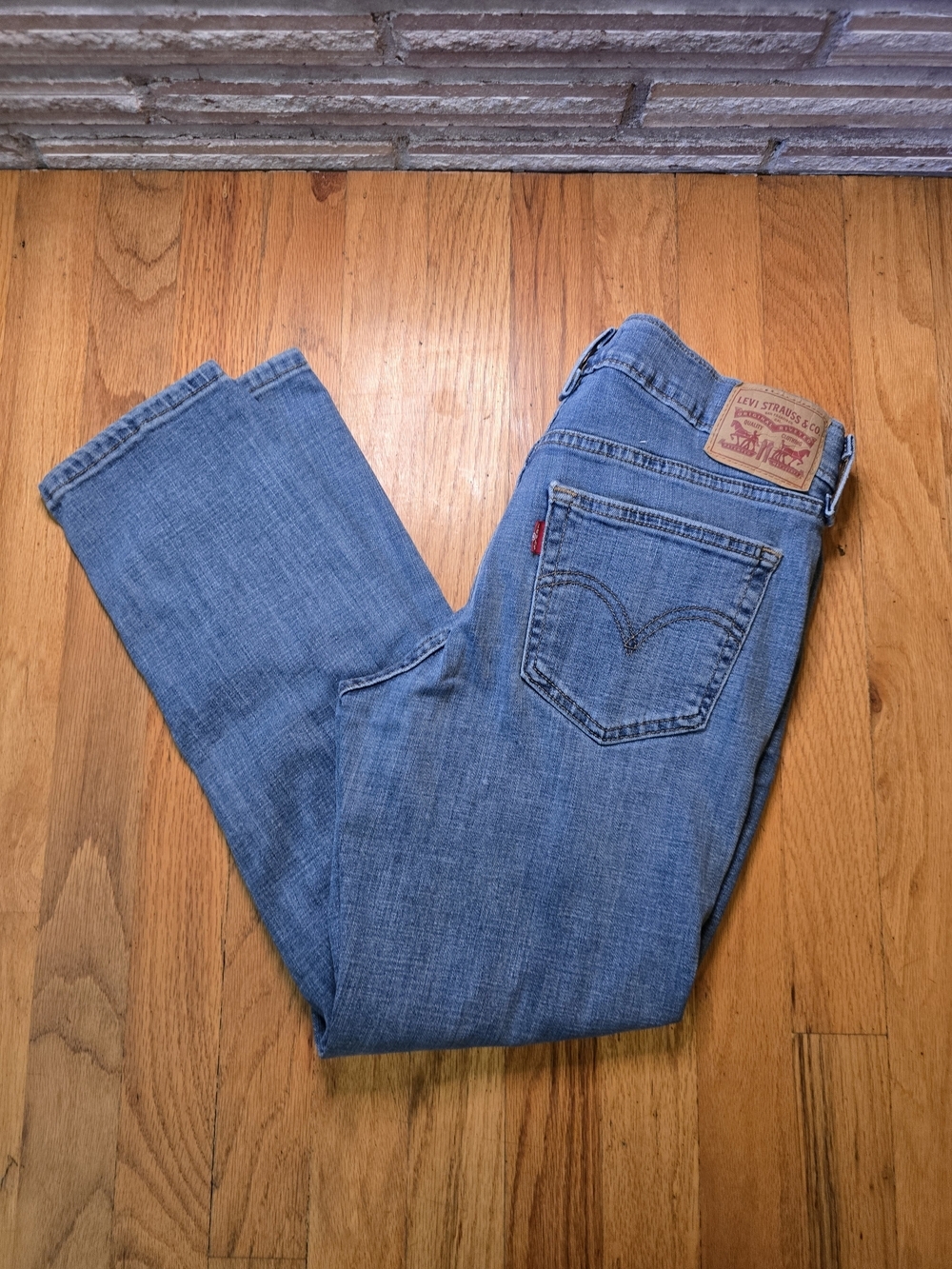 Levi's Boyfriend Jeans Women's Size 27 Light Wash Distressed Stretch Denim